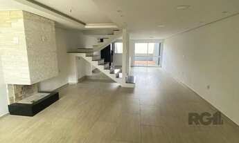 Imagem 2: Casa com 03 Dormitórios / Amplo Terraço e Pátio