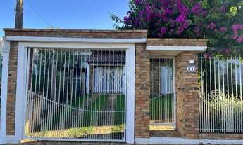 Imagem: Casa com Piscina e Amplo Quintal no Centro