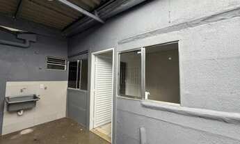 Imagem: Casa de fundos com garagem - 03 cômodos