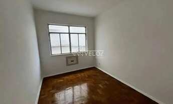 Imagem: Apartamento - / Residencial / Glória