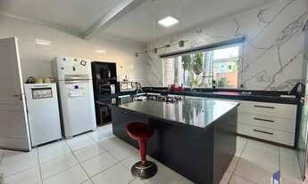 Imagem 4: Casa para Venda em Balneário Camboriú, BARRA, 3 dormitórios, 1 suíte, 4 banheiros, 2 vagas