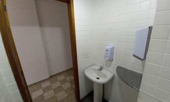 Imagem 7: Sala Comercial Ampla - EM FRENTE AO MERCADÃO MADUREIRA