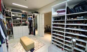 Imagem 7: Casa de condomínio sobrado para venda possui 394 metros quadrados com 4 quartos