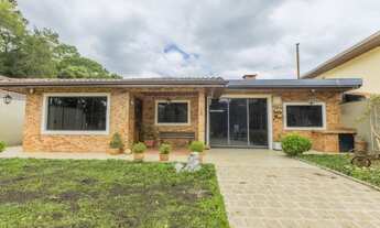 Imagem 2: Linda Casa térrea Reformada com jardim, excelente localização 220 m². no Butiatuvinha