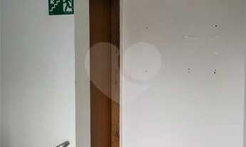 Imagem 4: Excelente sala comercial em ótima localização no centro da cidade cujo prédio com quatro p