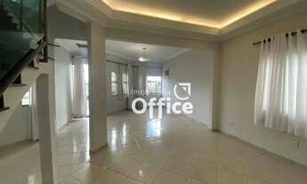 Imagem 3: Sobrado com 4 suítes, salão de festas integrado com piscina e sauna