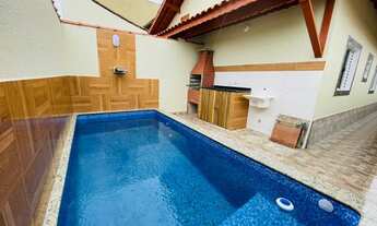 Imagem: Linda casa com piscina pé na areia novinha