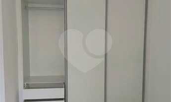 Imagem 7: Apartamento com 1 quarto sendo suíte e mais um lavabo / Varanda com vista ampla e desimped