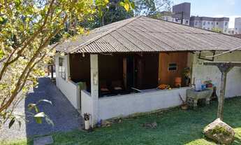 Imagem 3: Casa completa com grande terreno