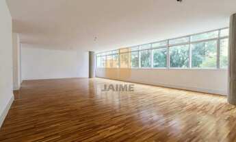 Imagem 4: Apartamento de aproximadamente 260m2 com 3 dormitórios, sendo uma suíte. Com 2 vagas de ga