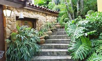 Imagem 3: Casa com 3 suítes e 14 vagas de garagem no Jardim Botânico, Souzas