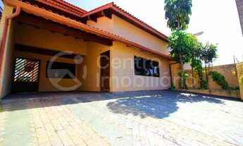 Imagem 1: CASA à venda com 3 quartos em Peruíbe, no bairro Balneário Casa Blanca