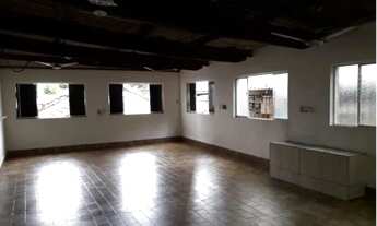 Imagem 5: Kitnet /Salão de fundos com entrada independente , lugar tranquilo e familiar .Bairro Sant