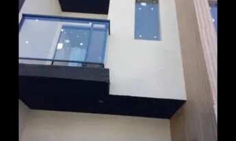 Imagem 3: Casa em rua pública