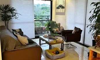 Imagem 2: Magnífico apto c/ 240m2 úteis - 4 Suítes/6 Vagas demarcadas