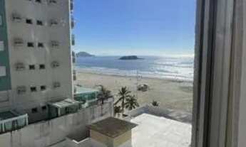 Imagem 2: Encante-se com este espaçoso apartamento de frente para o mar disponível para locação anua