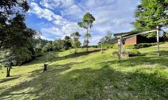 Imagem 4: Casa em terreno grande dentro de condomínio fechado