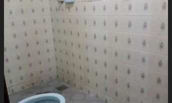 Imagem 3: Kitnet /Salão de fundos com entrada independente , lugar tranquilo e familiar .Bairro Sant