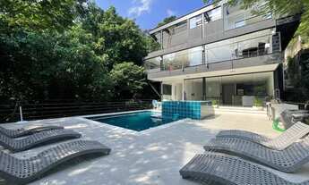 Imagem 2: Mansão no condomínio Jardim do Itanhangá, 1.350m² de terreno em 700m² de área construída