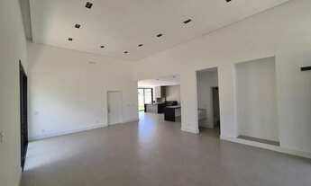 Imagem 2: Casa de condomínio para venda tem 285 metros quadrados com 4 quartos