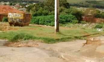 Imagem: VENDO LOTÃO DE ESKINA BARATO