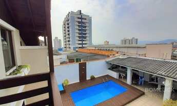 Imagem 4: Ótima Casa com 4 Dormitórios no Bairro Barreiros com Piscina