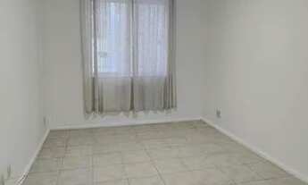 Imagem 2: Apartamento com 71m2 em prédio antigo e bem conservado, na parte baixa da Gávea, silencios