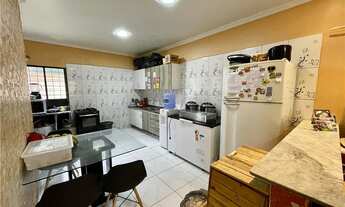 Imagem 4: VENDE - SE CASA COM LOCALIZAÇÃO PRIVILEGIADA