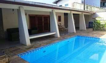 Imagem 3: Praia da Enseada a 100 metros do mar!