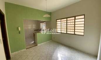 Imagem 3: Casa para aluguel, 3 quartos, 1 suíte, 2 vagas, Marta Helena - Uberlândia/MG