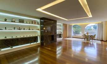 Imagem 2: Casa com espaços generosos em condomínio com muito espaço e verde no jardim marajoara