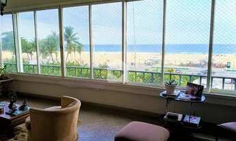 Imagem 1: Apartamento frontal mar com 353m² em excelente localização no posto 3 da Atlântica