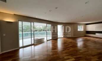 Imagem 3: Apartamento de alto padrão, com 4 dormitorios sendo 3 suítes, na rua mais cobiçada do bair