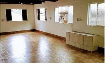 Imagem 2: Kitnet /Salão de fundos com entrada independente , lugar tranquilo e familiar .Bairro Sant