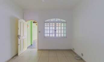 Imagem 3: Casa térrea com pintura nova