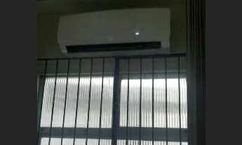 Imagem 6: Ilha do Govertnador. Sala Comercial com banheiro. Com mesas e cadeiras. Pronta para uso