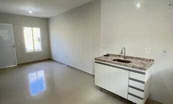 Imagem 4: Casa no condomínio Athenas, individual de esquina, ao lado do estacionamento interno