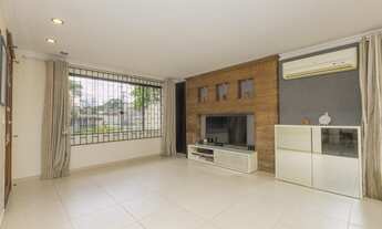 Imagem 7: Linda Casa térrea Reformada com jardim, excelente localização 220 m². no Butiatuvinha