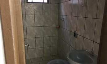 Imagem 3: Casa usada 2/4 sendo 1 suíte, quintal com espaço privilegiado, a 5 minutos do buriti shopp