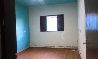 Imagem 2: Casa usada 2/4 sendo 1 suíte, quintal com espaço privilegiado, a 5 minutos do buriti shopp