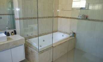 Imagem 7: Casa de condomínio para aluguel e venda possui 390 metros quadrados com 4 quartos