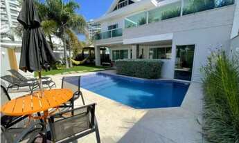 Imagem 4: Casa de condomínio para venda tem 490 metros quadrados com 5 quartos