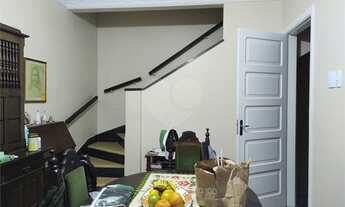 Imagem 4: 03 dormitórios, sala 02 ambientes, 02 banheiros, contem uma edícula nos fundos, 02 vagas