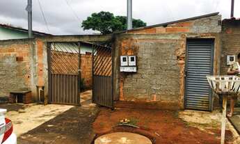 Imagem 4: Dois barracões próximo do centro de caldas novas