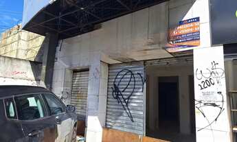 Imagem 4: Loja na Av. Dom Manuel. Entre Heráclito Graça e Barbára de Alencar. Lado da Sombra