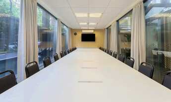 Imagem 6: Espaço de escritório lindamente projetado para 15 pessoas em Spaces Spaces, Berrini