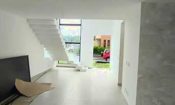 Imagem 5: Casa duplex com piscina quartos espaçosos e acabamento de primeira em estilo moderno no Ho