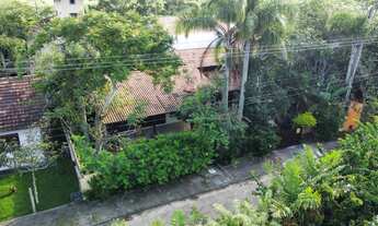 Imagem 2: Casa com 3 quartos, rua sem saída com trilha para praia