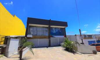 Imagem: Loja moderna com 251 m² e amplo estacionamento