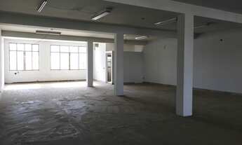 Imagem 6: Salão com 601 m de área construída, térreo e mais dois andares na Avenida Barão de Itapura